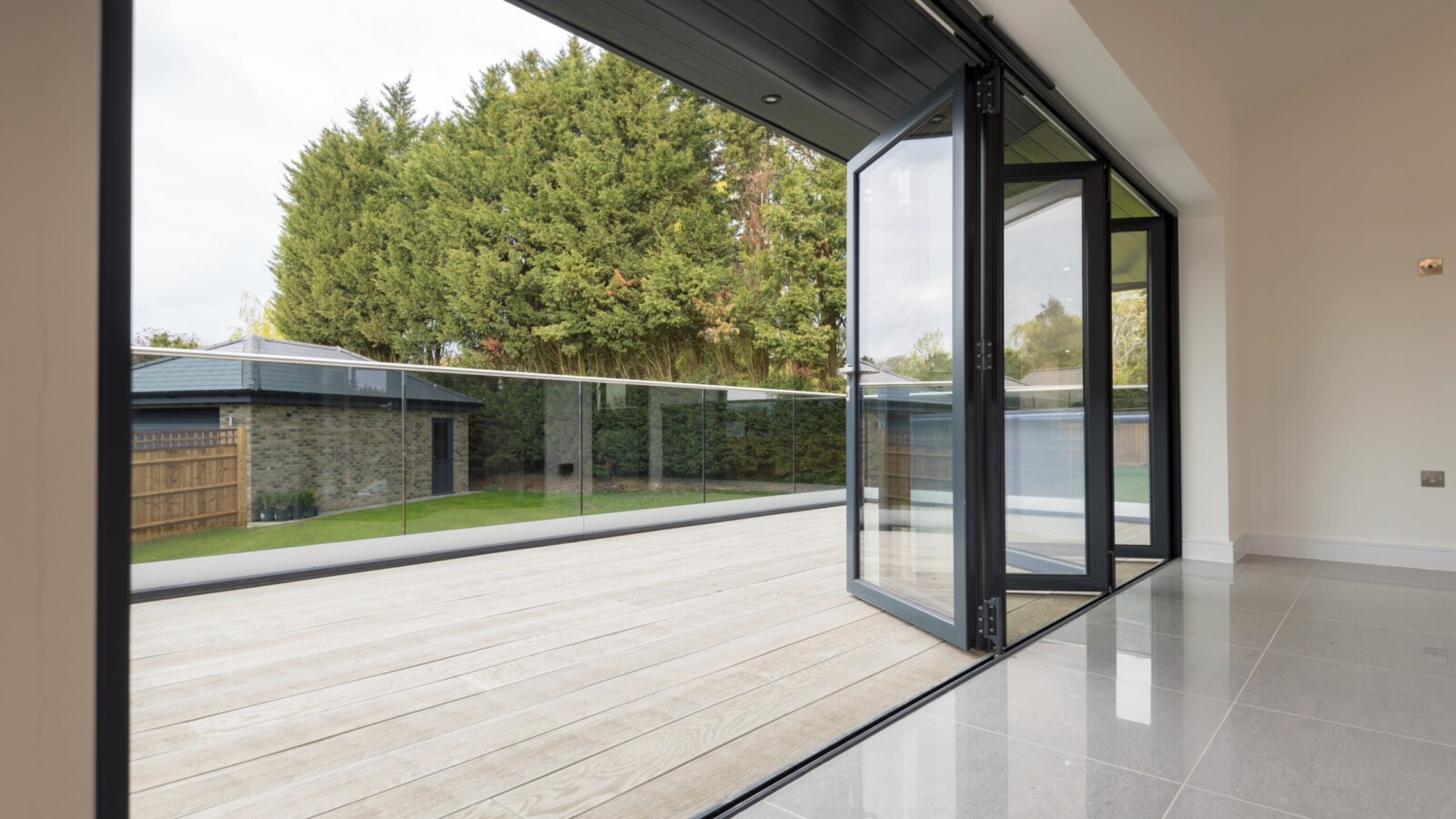 Aluminium bi-folding door